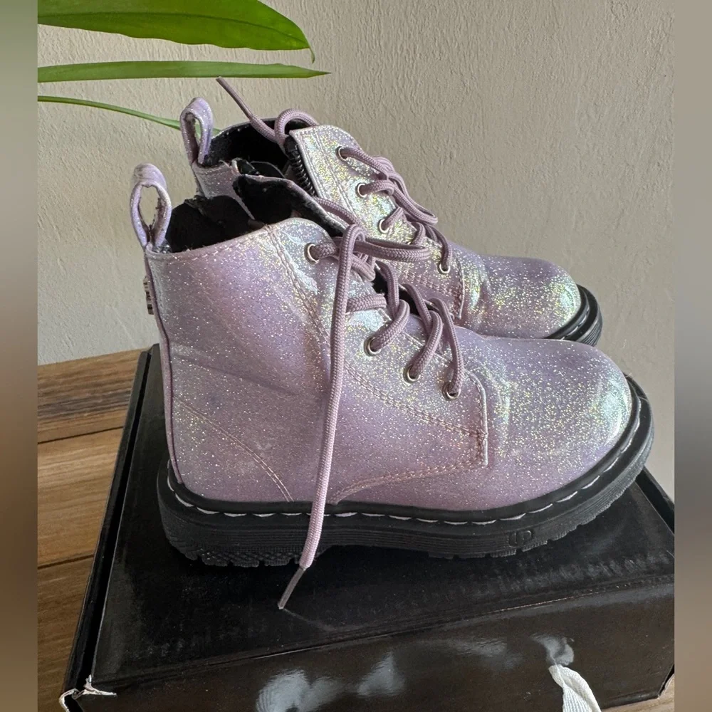 EUC Ground up Toddler Lace-Up side zipper Pink shiny glitter Boots size 9